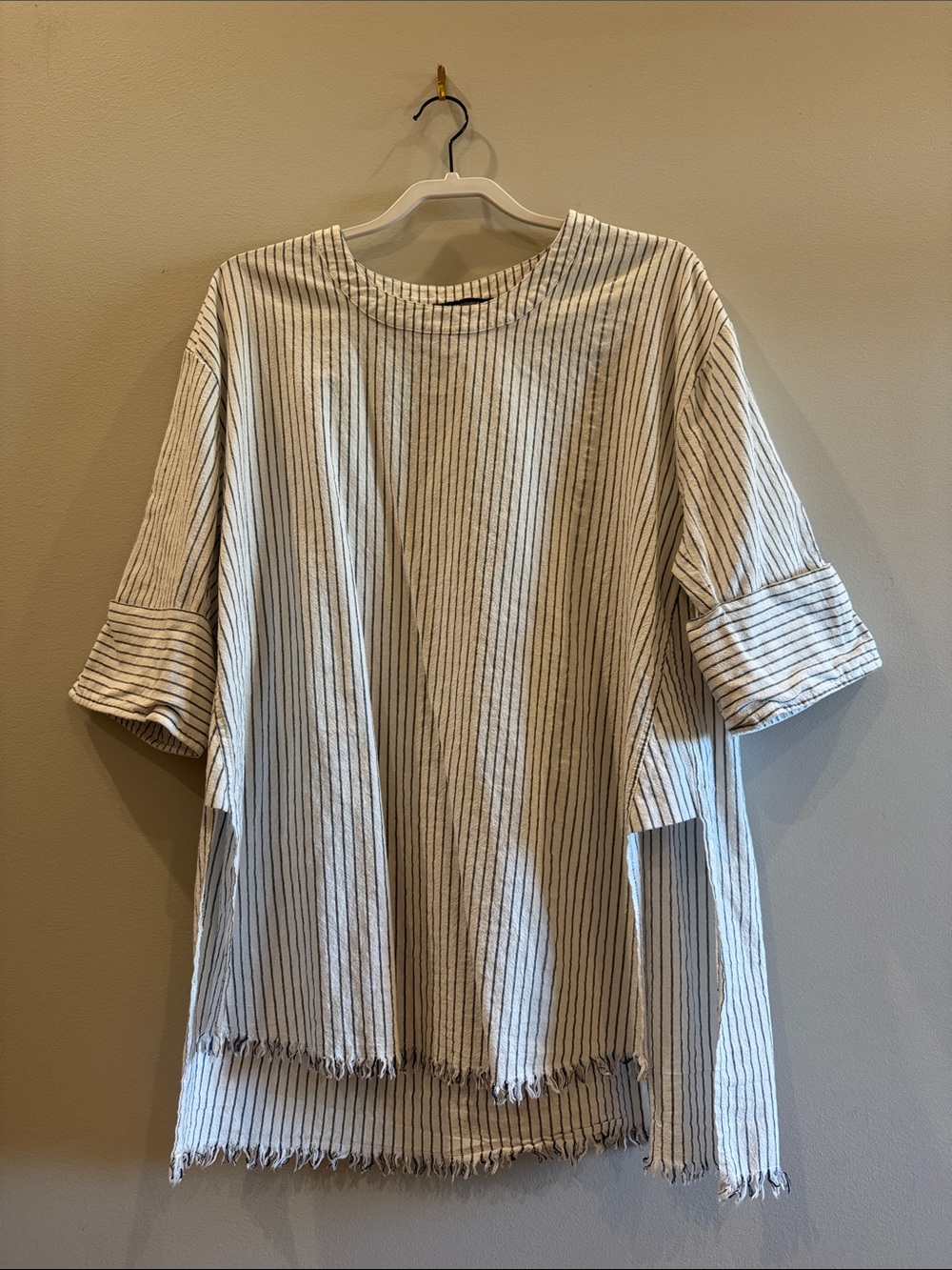 Blu heaven Striped Raw-Hem Tunic Top in white and Black